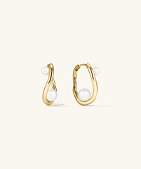 Dôme Figure Pearl Hoops featuring interwoven gold design with varying-sized pearls, perfect for elevating any outfit with elegance and sophistication.