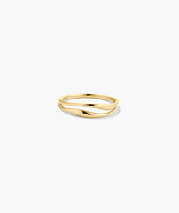 Open Dôme Ring featuring two intertwined, wave-like strands, exemplifying fluid design and responsibly sourced Salmon Gold for an eco-conscious choice.