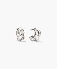 Brioche Hoops: silver earrings with a twist design, resembling a knot, ideal for everyday wear.