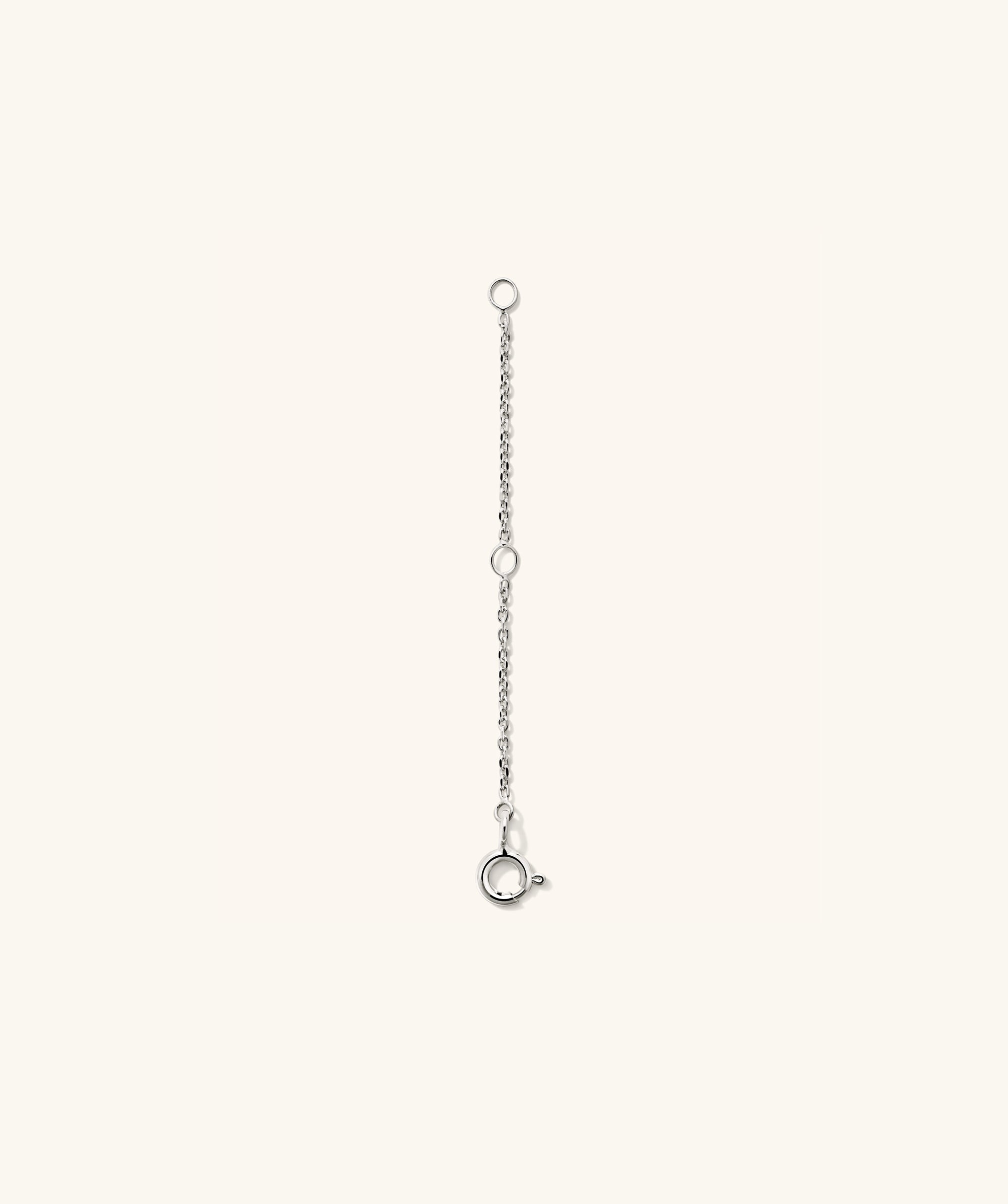Chain Double Extender: A silver chain with a central ring, designed to add length and versatility to your jewelry styling.