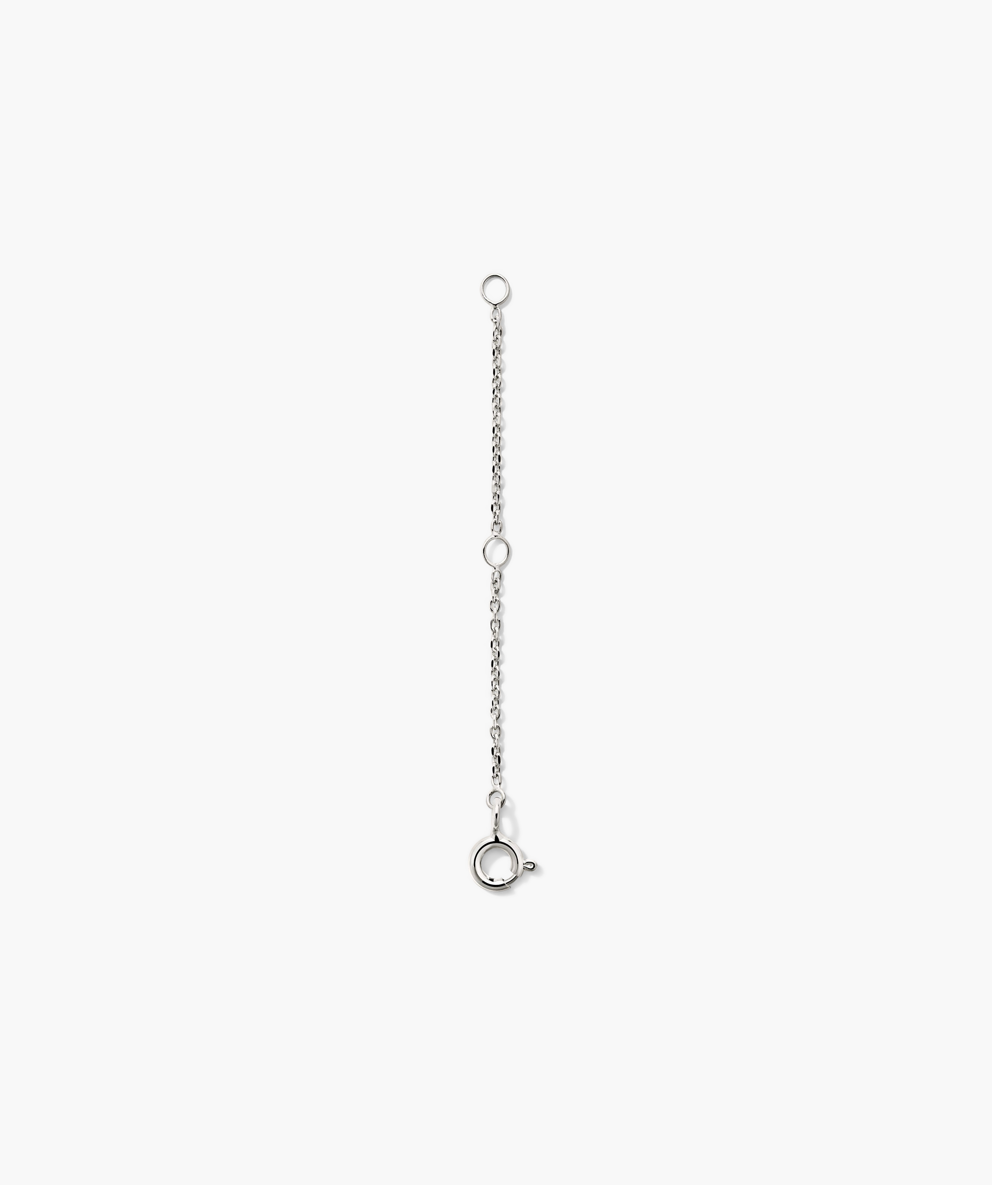 Chain Double Extender: A silver chain with a central ring, designed to add length and versatility to your jewelry styling.