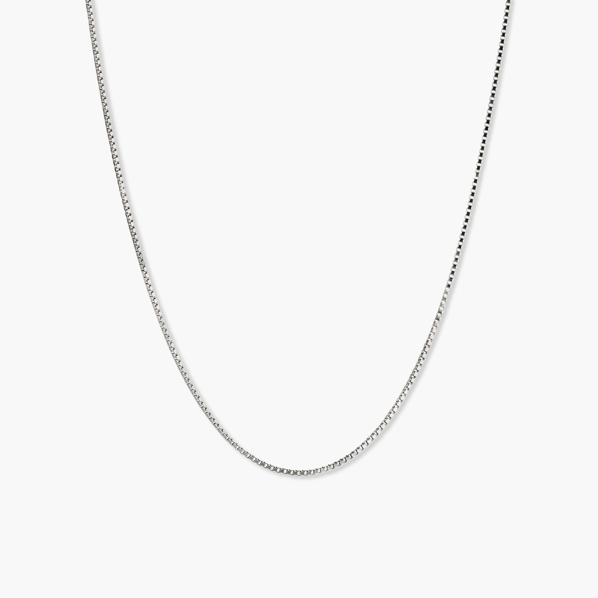 Baby Box Chain Necklace: A delicate silver chain, perfect for those who appreciate fine fashion accessories. Light and reflective, ideal for any elegant ensemble.