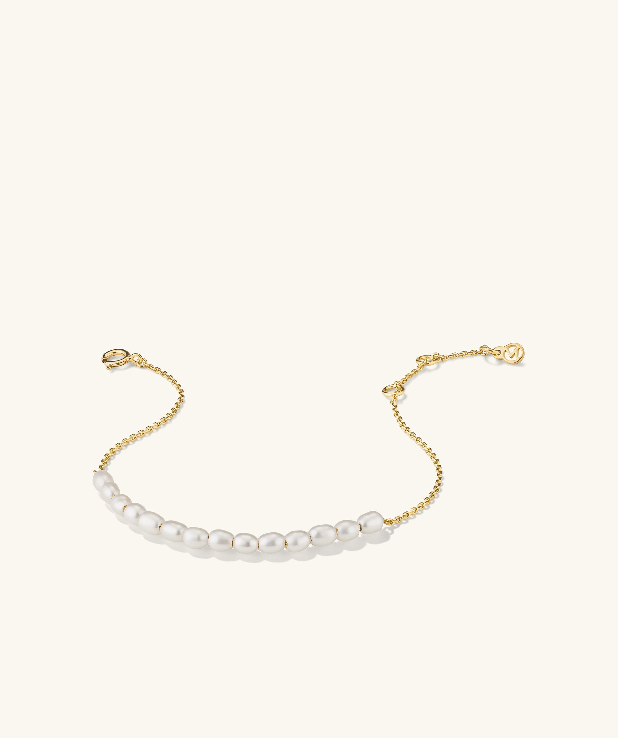 Tiny Pearl Bracelet featuring a delicate gold chain adorned with small, evenly spaced pearls, ideal as a sophisticated fashion accessory for any occasion.