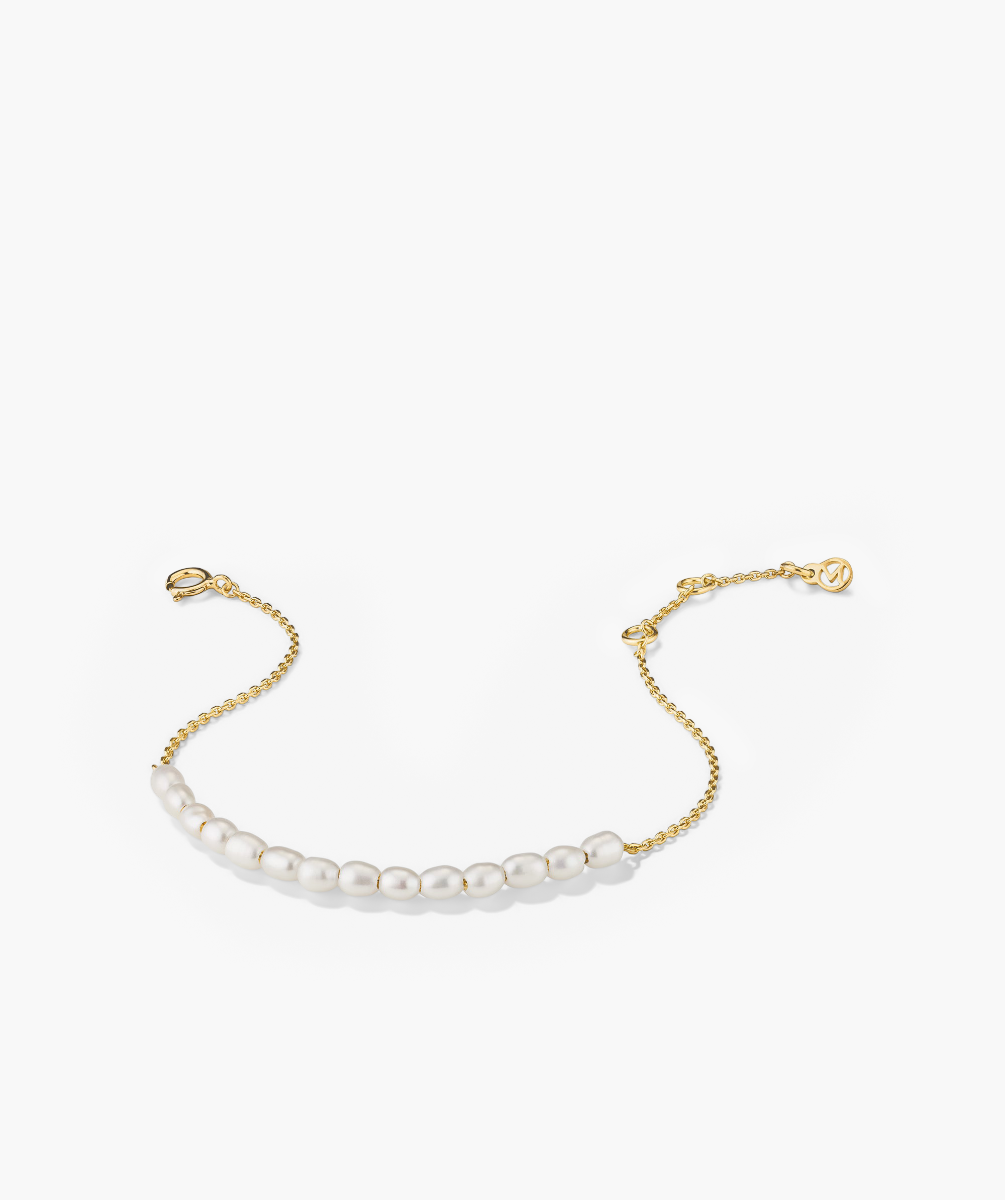Tiny Pearl Bracelet featuring a delicate gold chain adorned with small, evenly spaced pearls, ideal as a sophisticated fashion accessory for any occasion.