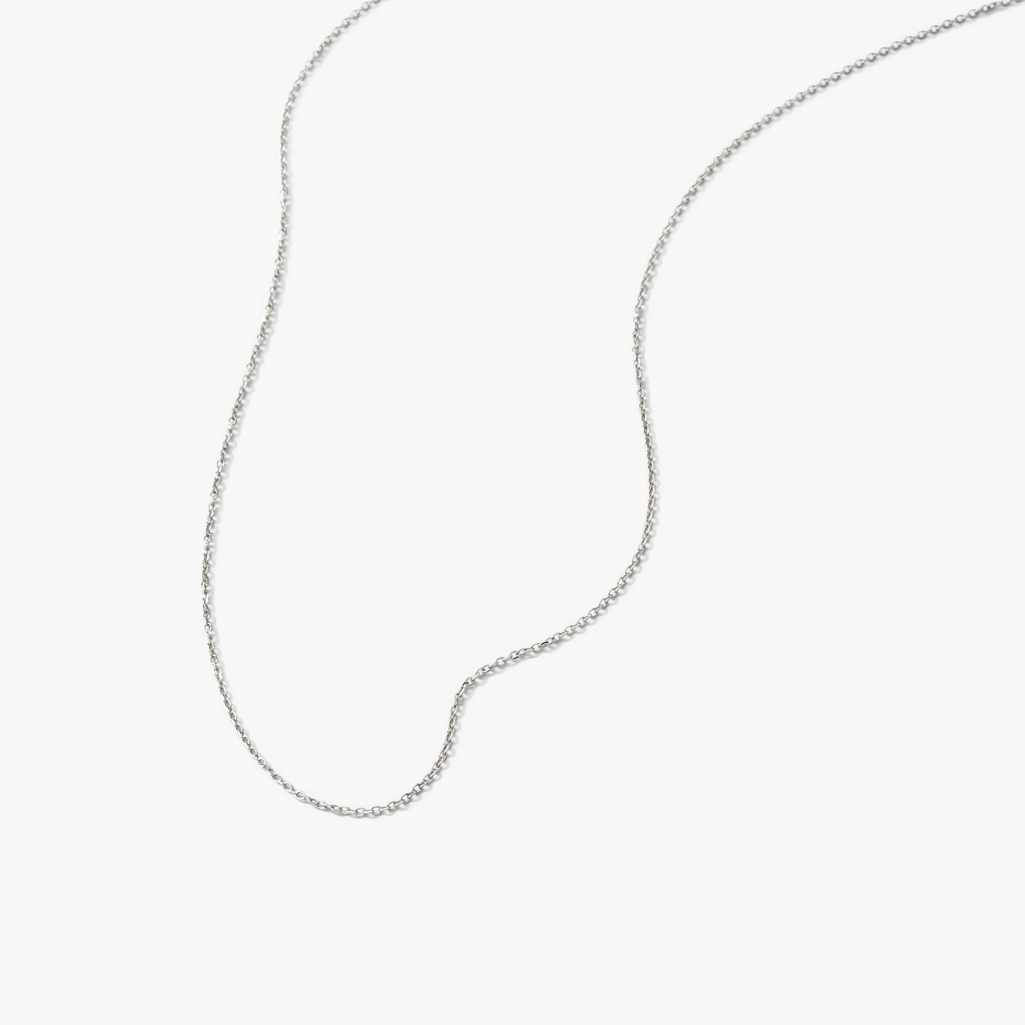 Chain Necklace Derisk featuring a sleek silver chain, ideal for adding charms or layering with other necklaces and chokers for a personalized look.