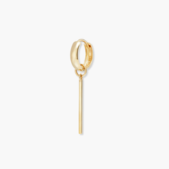 Single Bar Hoop Charm: A close-up of a gold earring featuring a long, thin strip, ideal for personalizing your hoop earrings for a high-impact look.