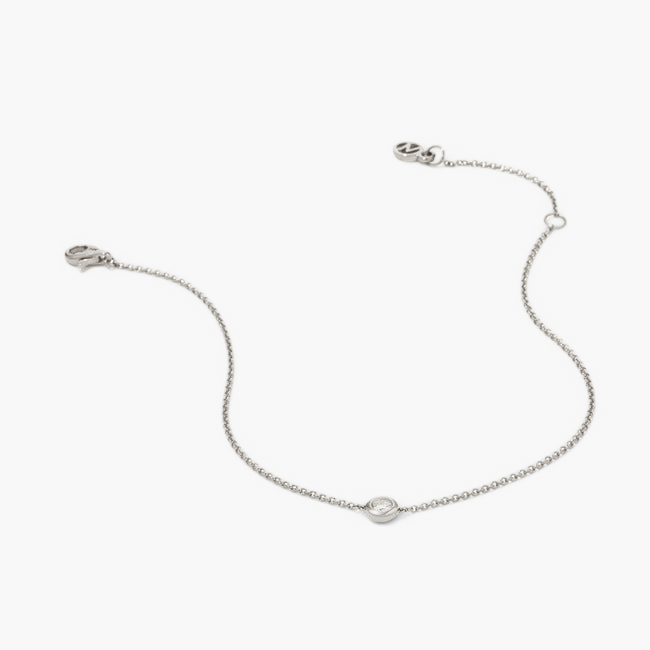 Solo Diamond Bracelet featuring a solid gold chain with a bezel-set, round cut, responsibly sourced diamond. A timeless and elegant fashion accessory.
