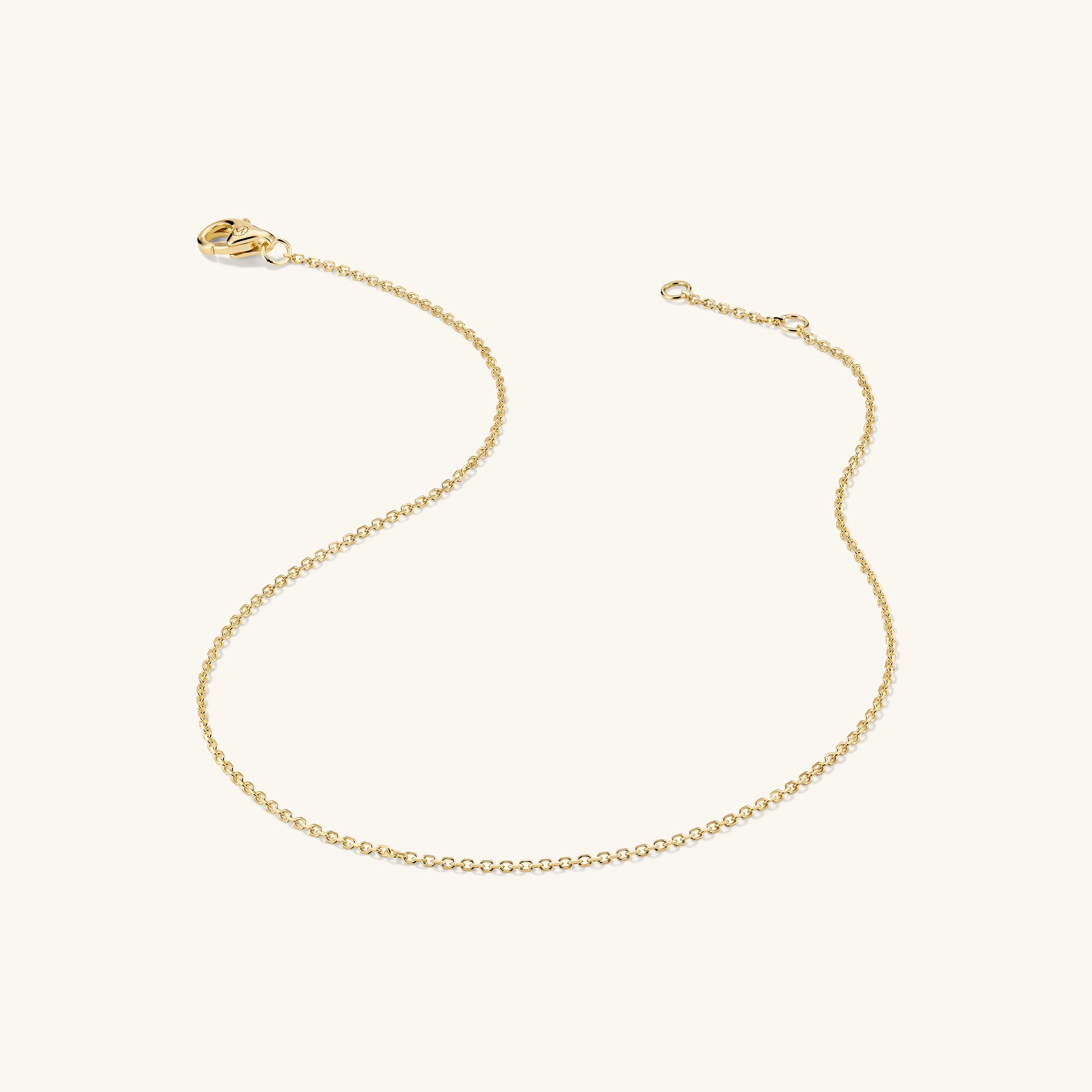 Chain Anklet: A 14k solid gold anklet featuring handcrafted links, showcased on a white background. Perfect for adding elegance to your favorite shoes.