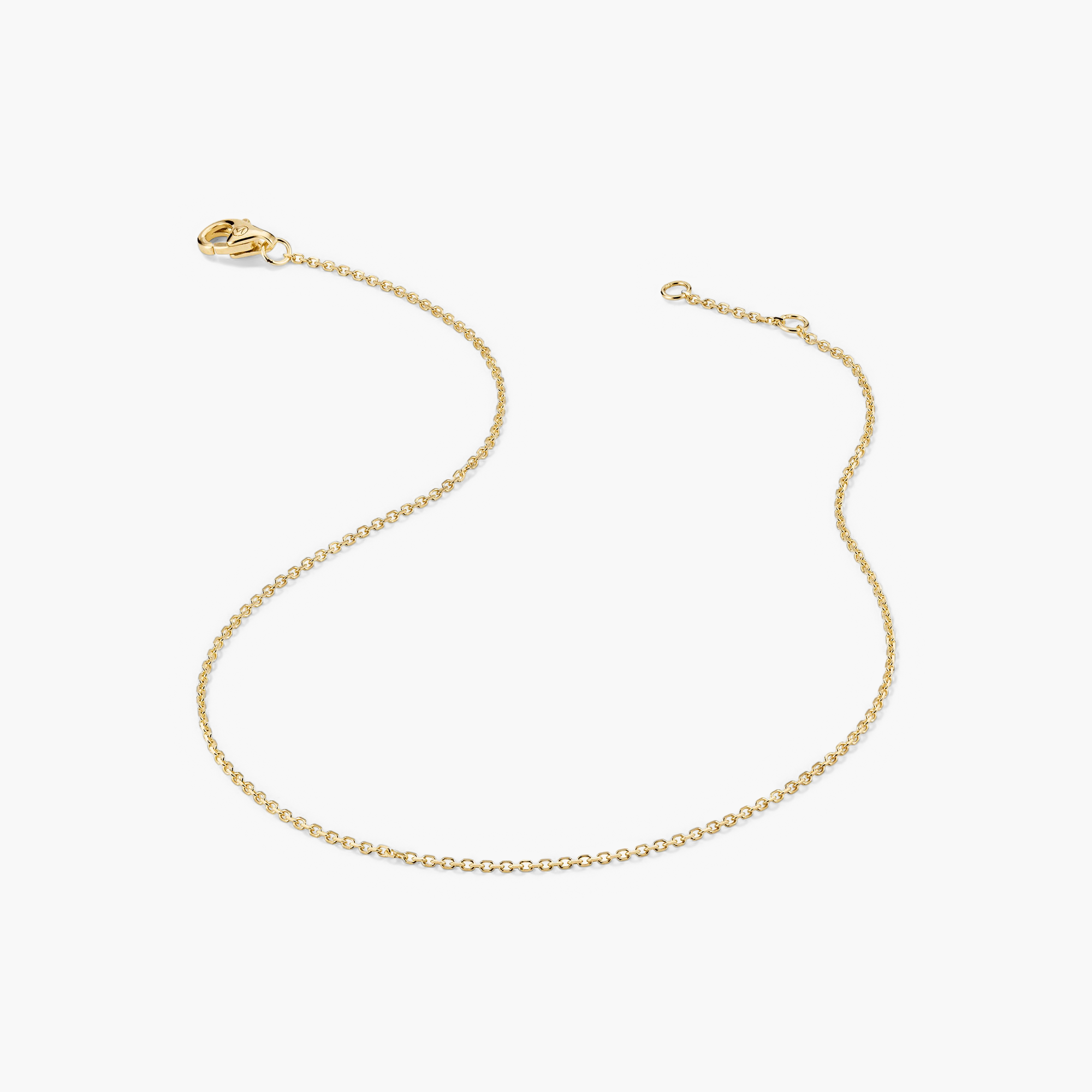 Chain Anklet: A 14k solid gold anklet featuring handcrafted links, showcased on a white background. Perfect for adding elegance to your favorite shoes.