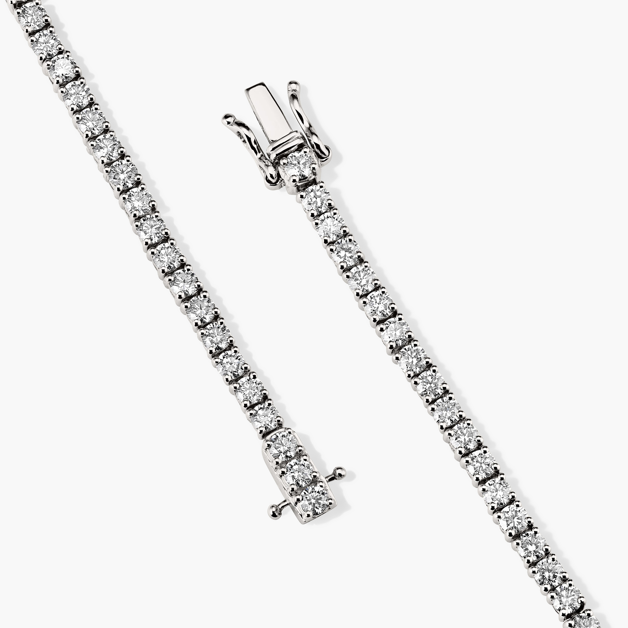 Close-up of the Lab Grown Diamond Tennis Bracelet 2.5mm, featuring a secure clasp and sparkling lab-grown diamonds set in 14k solid gold.