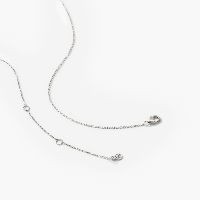 Chain Necklace with interlinked circles, perfect for adding charms or layering with other necklaces and chokers. Fashionable and versatile jewellery piece.